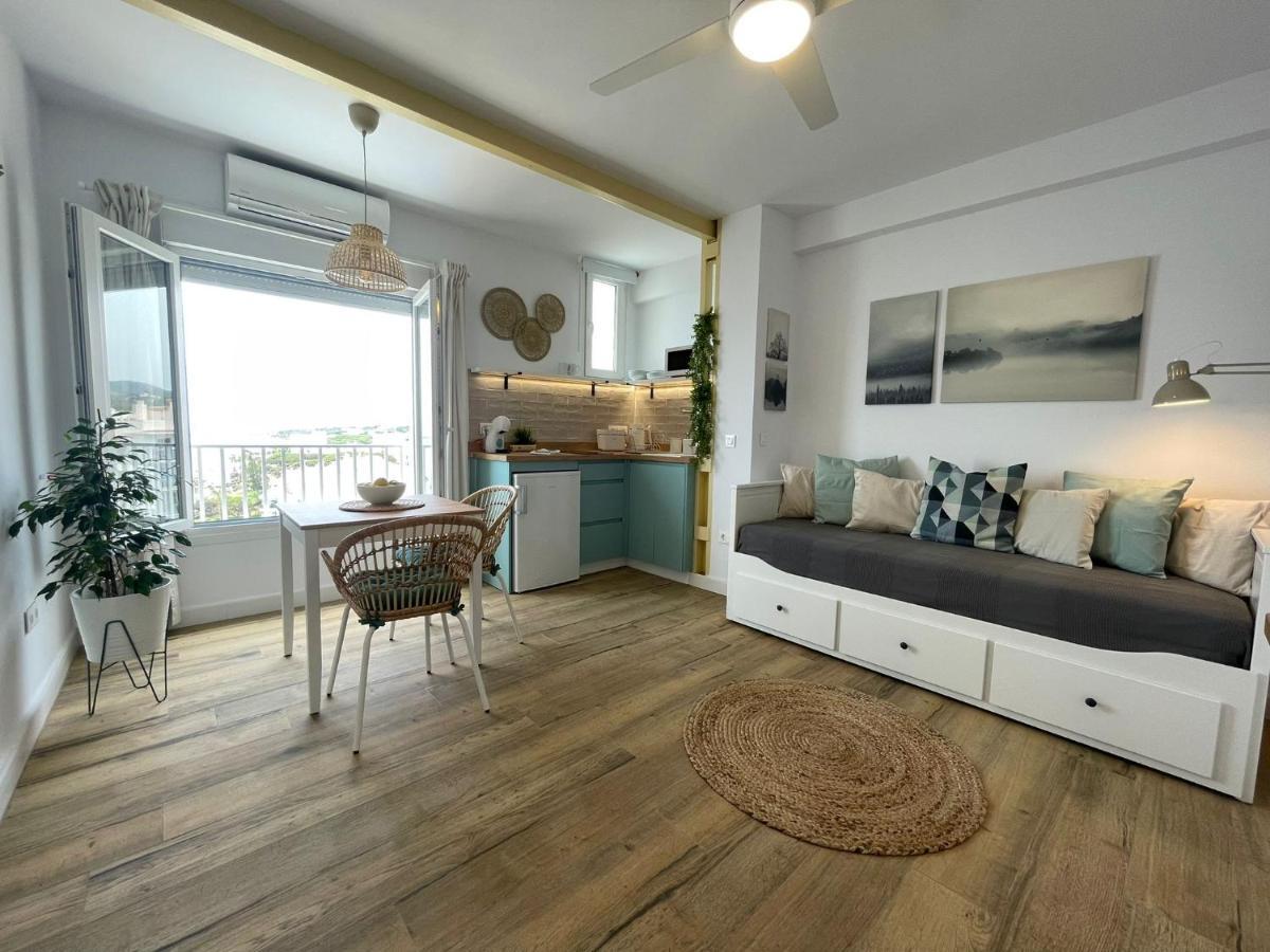 Studio On The Beach Front Малага Экстерьер фото